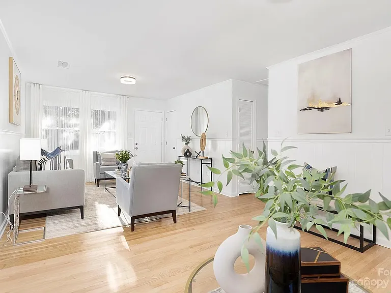 900 Tilden Rd — Photo 3