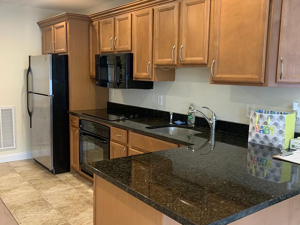 Eat-in-Kitchen