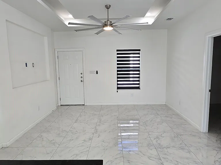 918 N Woodson Ave — Photo 11