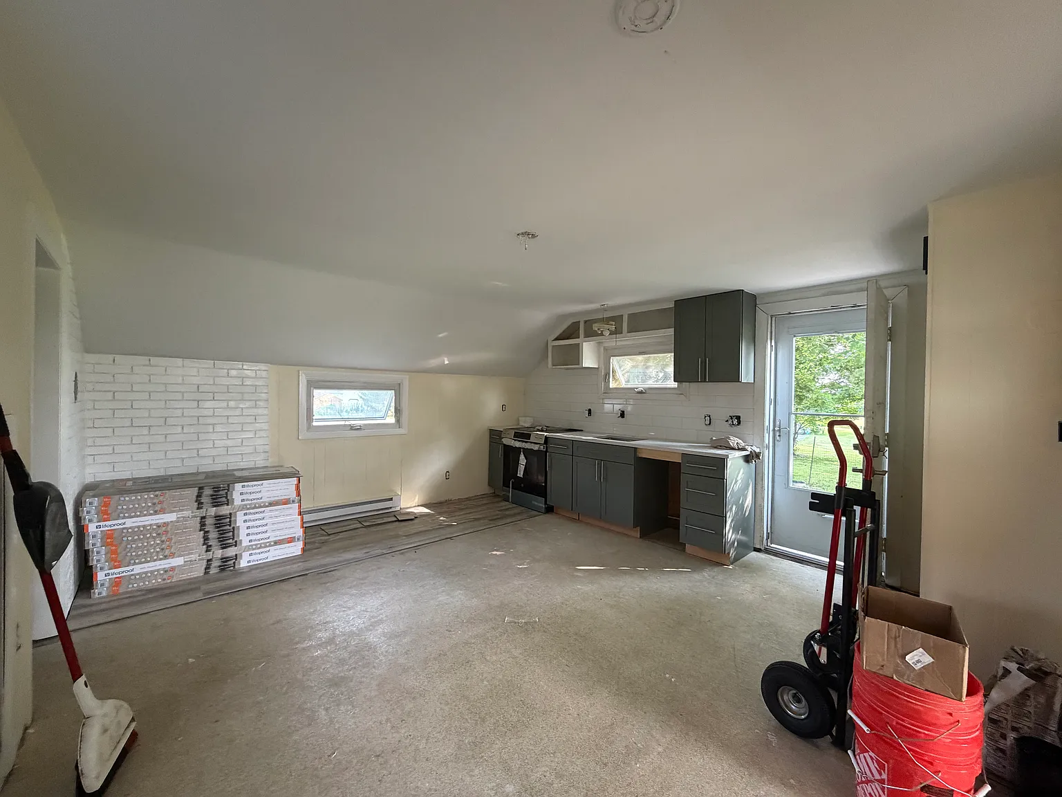 2 bed, 650 sqft, $2,875 — Photo 2
