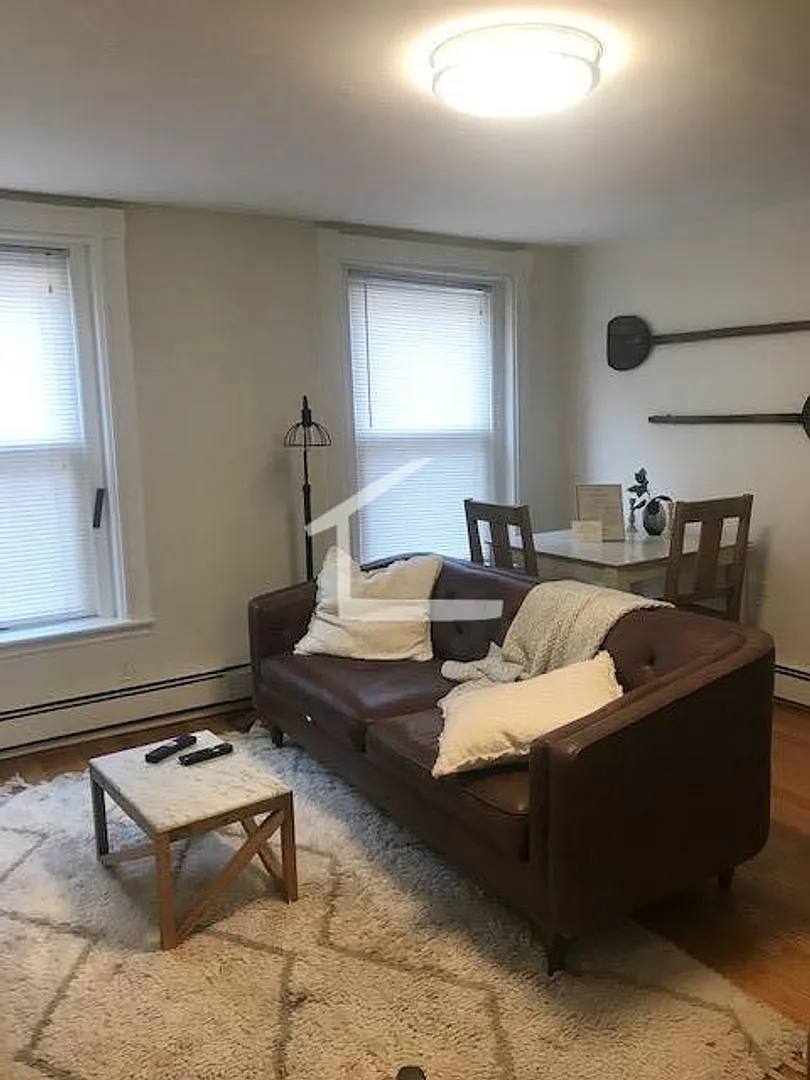 9/1/26 Spacious, renovated Mission Hill 4BR/2BA — Photo 4