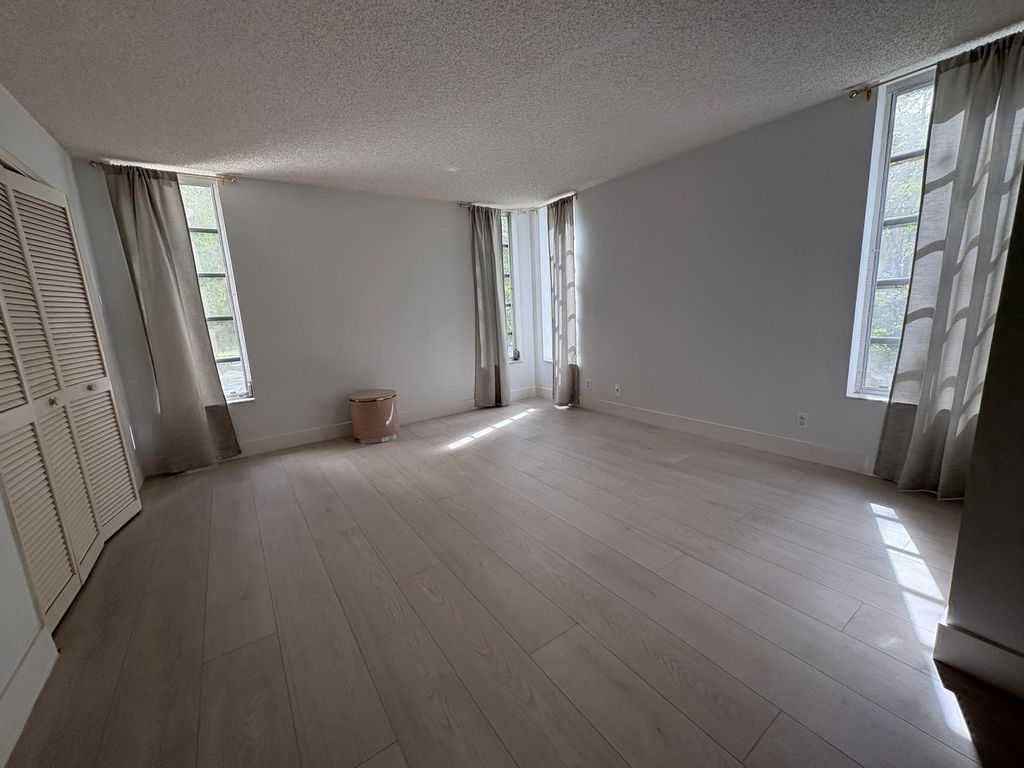3970 Oaks Clubhouse Dr APT 310, photo 7