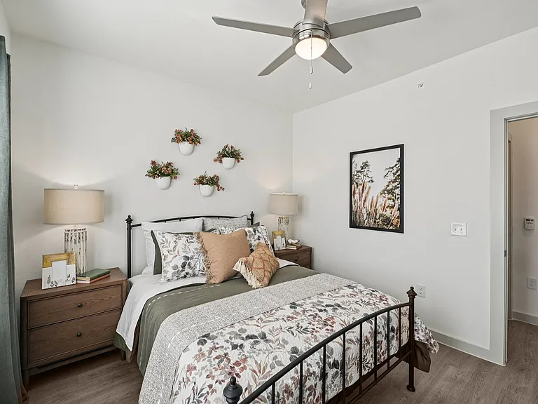 Huntington Place Seniors Garland — Photo 7
