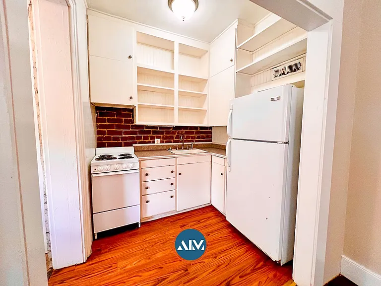 208 E Taylor St — Photo 22