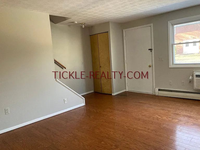 1868 Livingston Rd — Photo 31