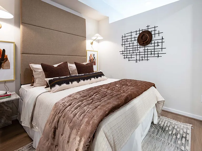Debut I Bedroom