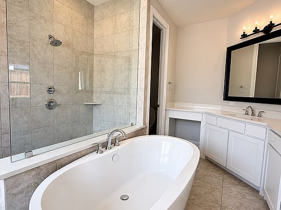 5th image of 2916 Fountain Park Dr