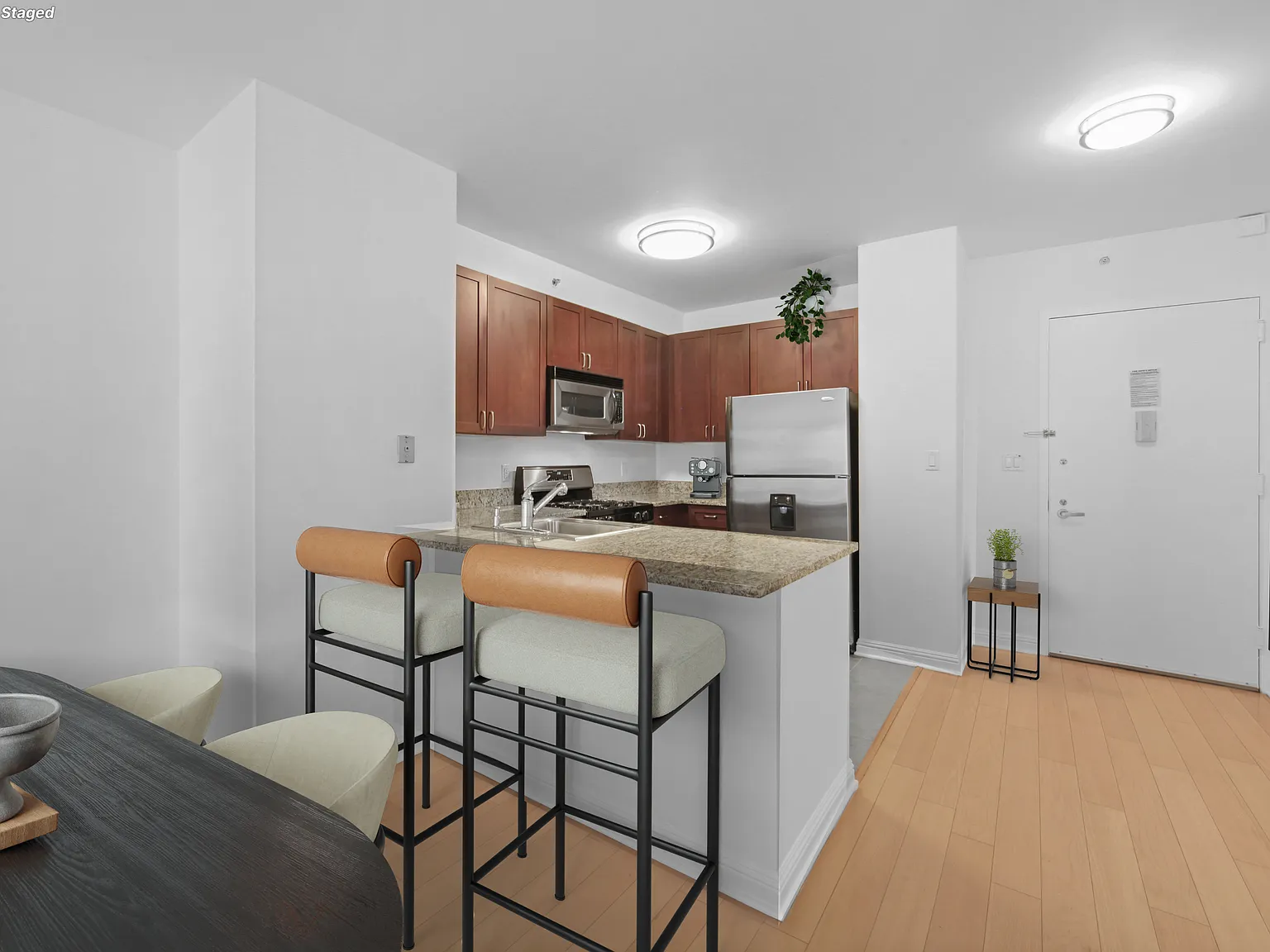 211 North End Avenue — Photo 2