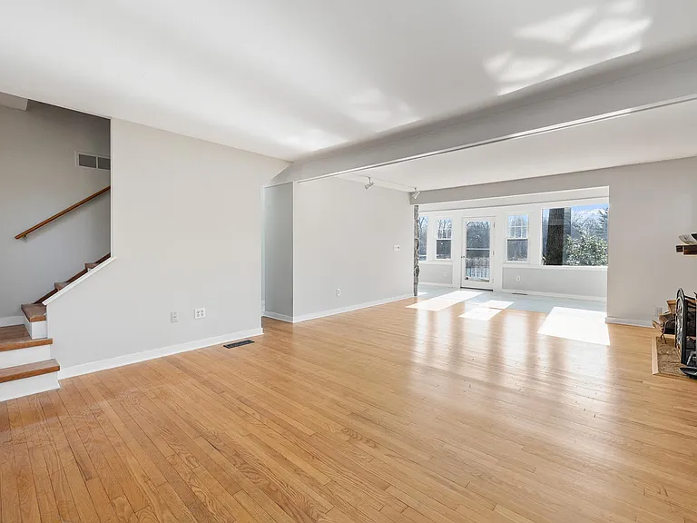 16 Crescent Dr — Photo 11