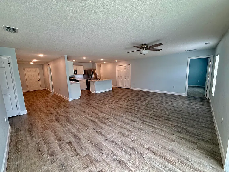 692 SW Hamberland Ave — Photo 8