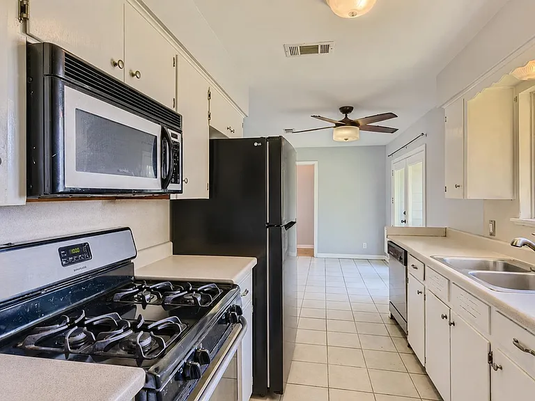 6803 Esther Dr — Photo 5