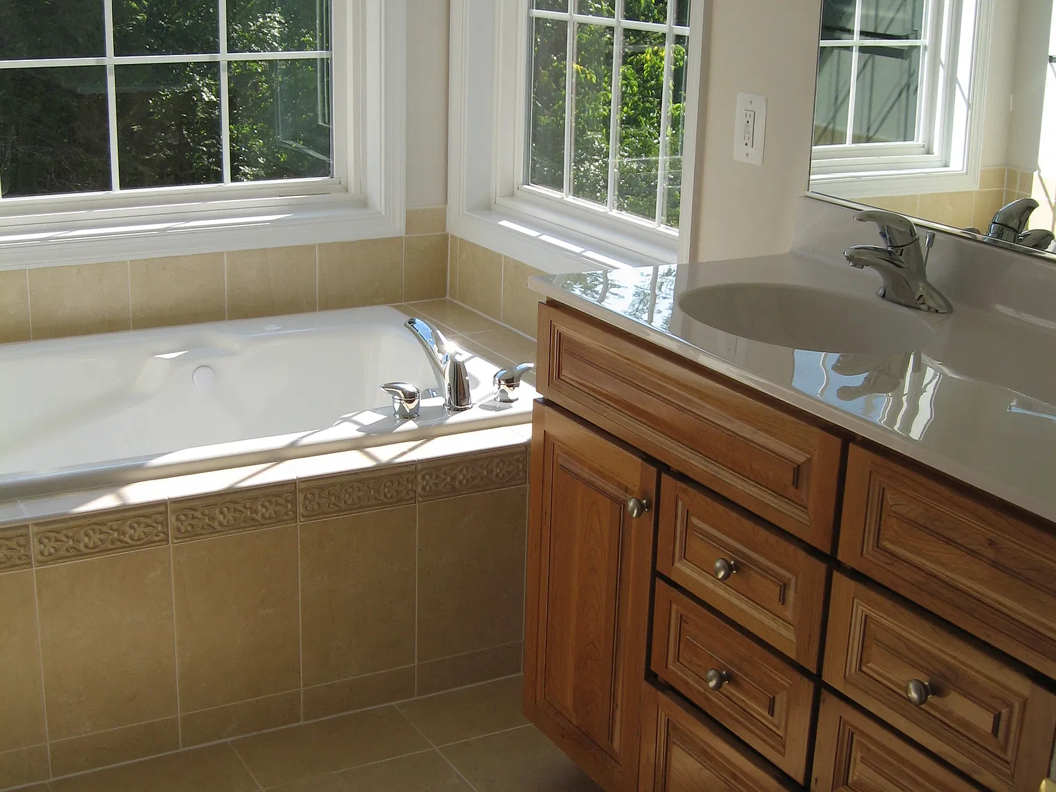 4 bed, 3.5 bath, 1675 sqft, $3,300 — Photo 3