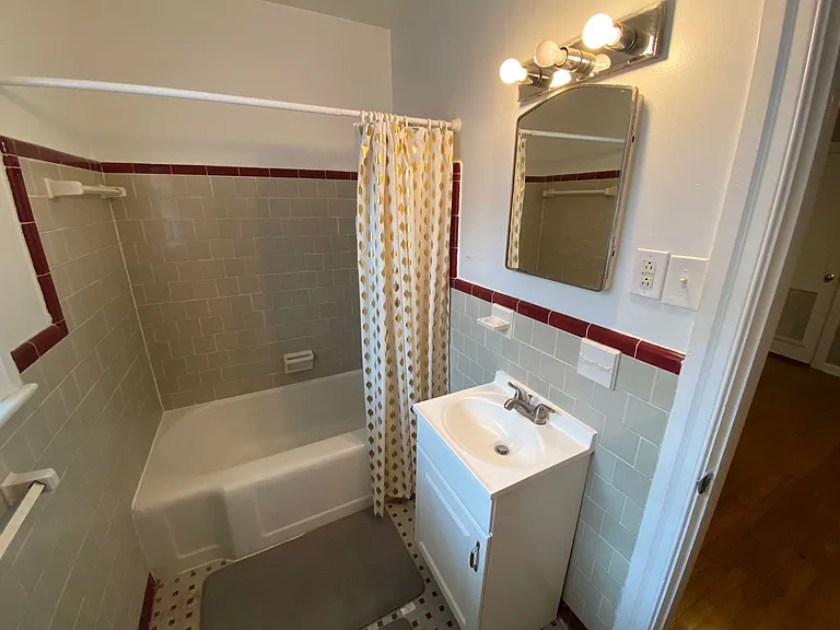 1306 E Victory Dr — Photo 9