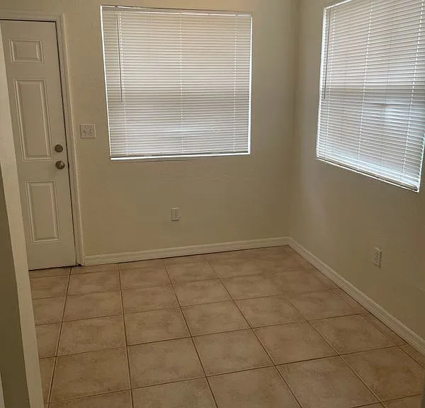 6712 S Himes Ave — Photo 7