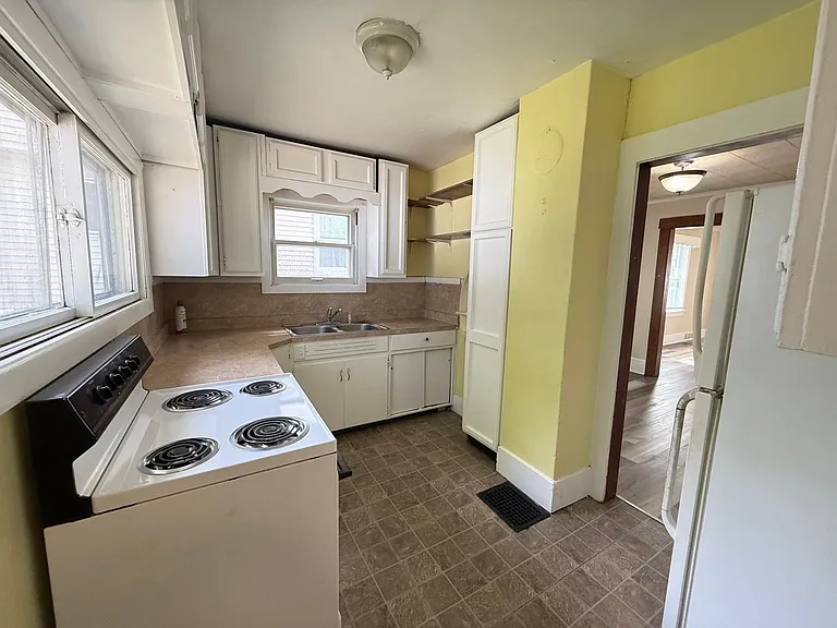 174 Walcott Ave — Photo 10