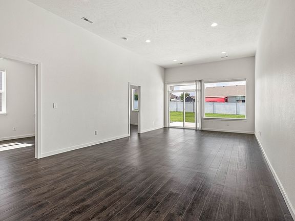 4th image of 604 S Crescent Ln #1