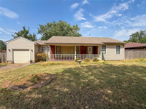 2502 Hayes St, Muskogee, OK 74403