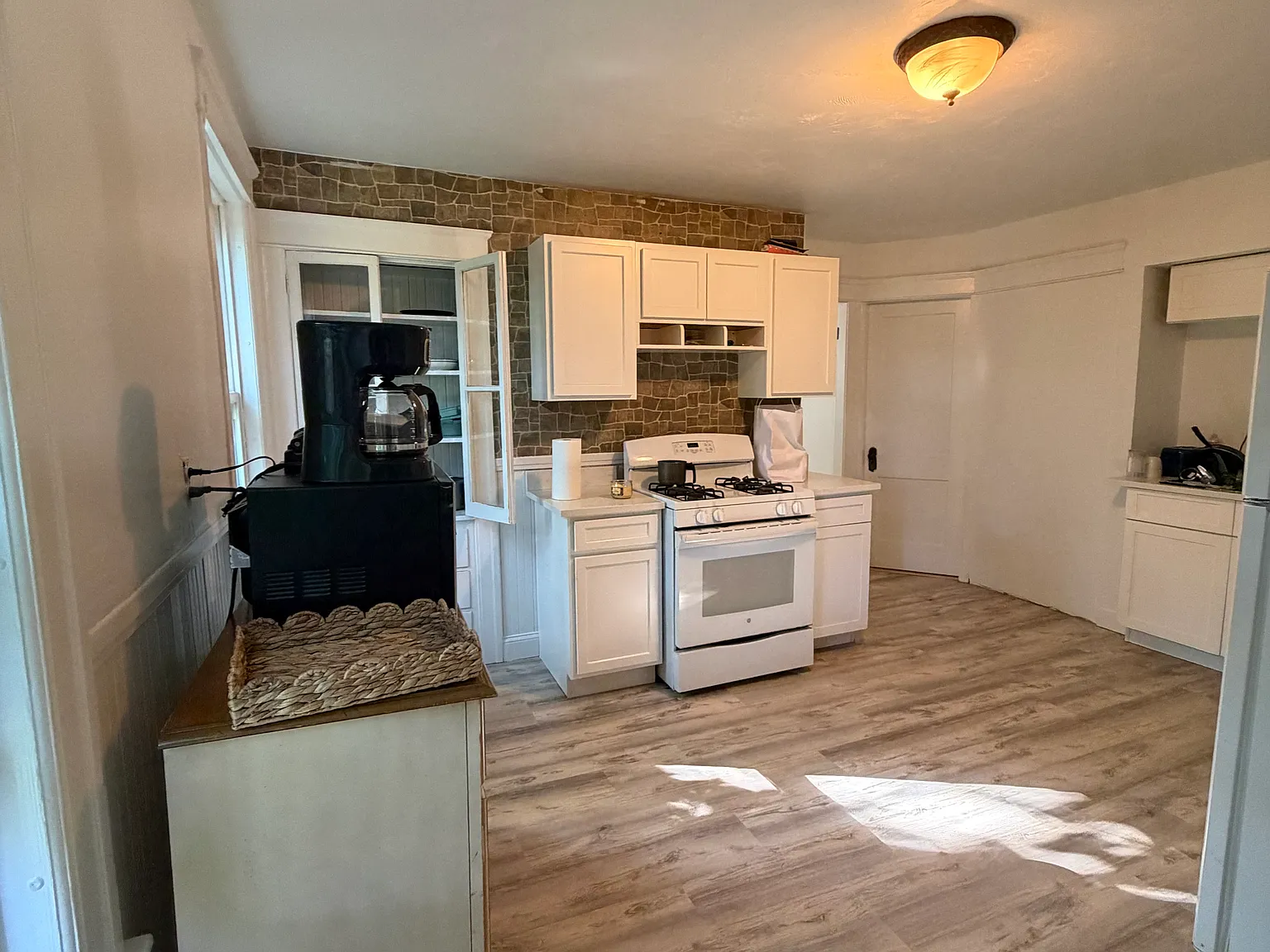 3 bed, $2,350 — Photo 1