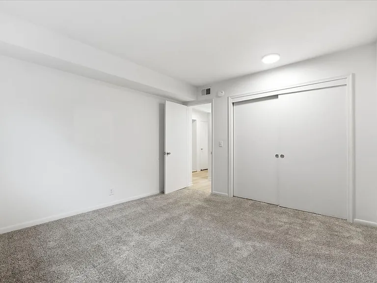 Fernshire Apartments — Photo 29