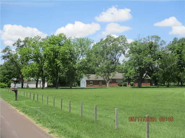 3405 SW Gasper Rd, Saint Joseph, MO 64504