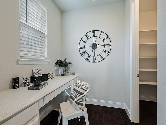 3rd image of 2601 Bottlebrush Dr