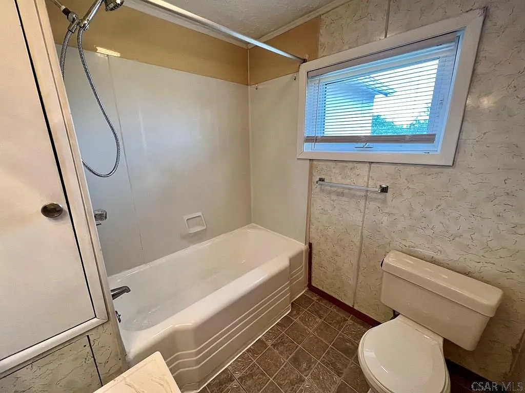 1 bed, 1.0 bath, $695 — Photo 4