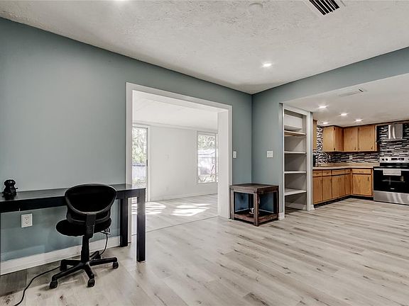 5th image of 10821 Candy Ln