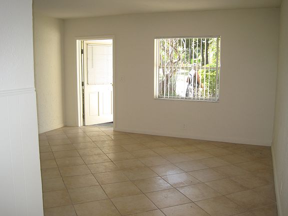 2nd image of 2506 Oceanview Ave