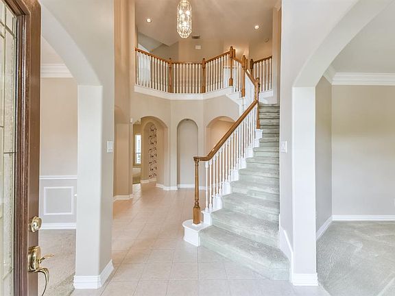 4th image of 15819 Lake Loop Dr