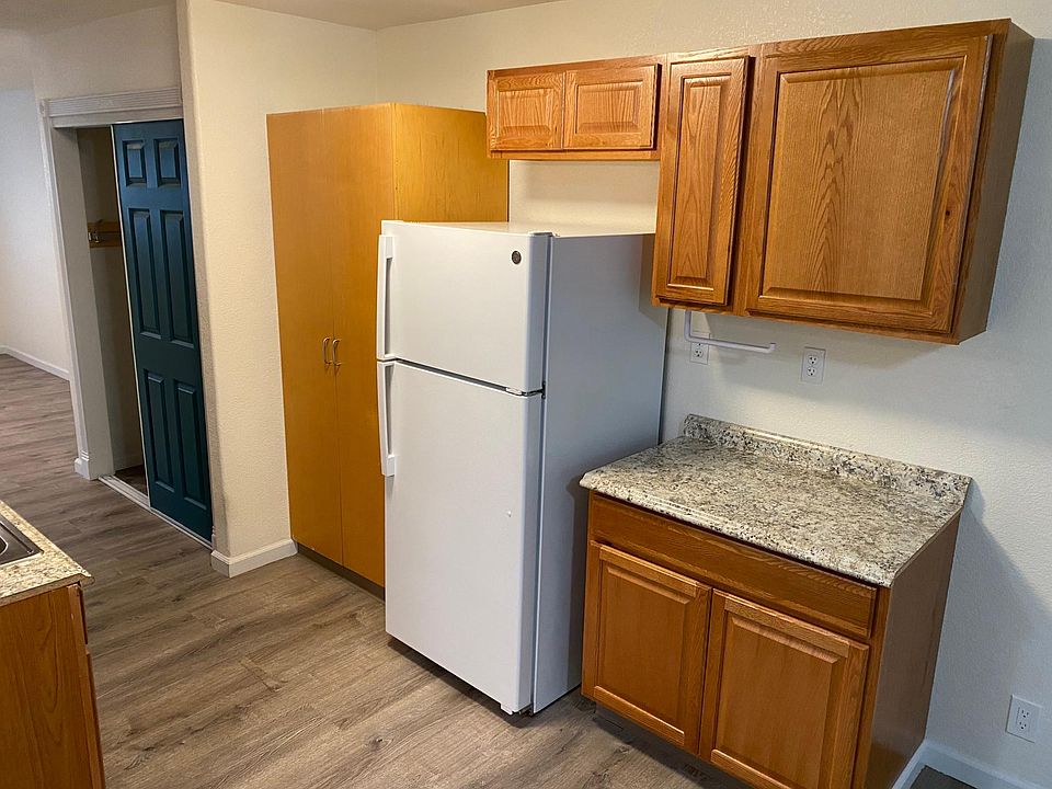 1st image of 20817 Cambridge Ave