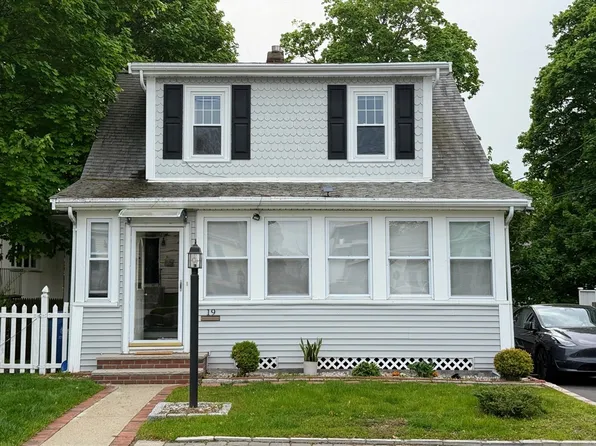 19 Wakefield Ave, Wakefield, MA 01880