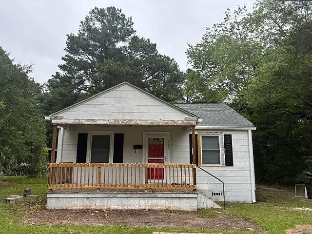 1006 W Saunders Ave — Photo 1