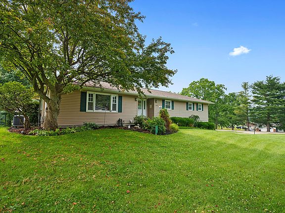 3rd image of 1325 Gumwood Dr NE