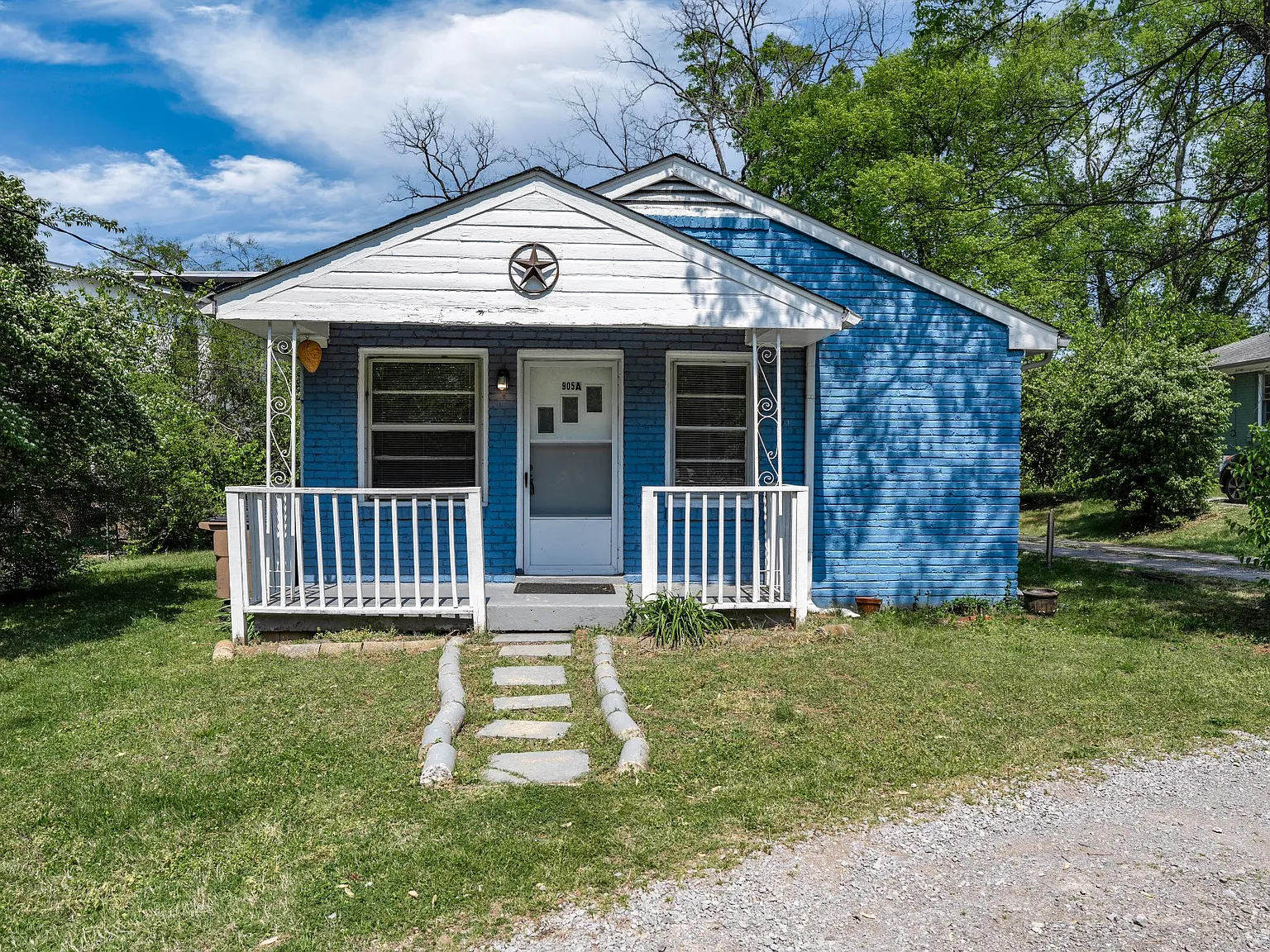 905 Thomas Ave — Photo 1