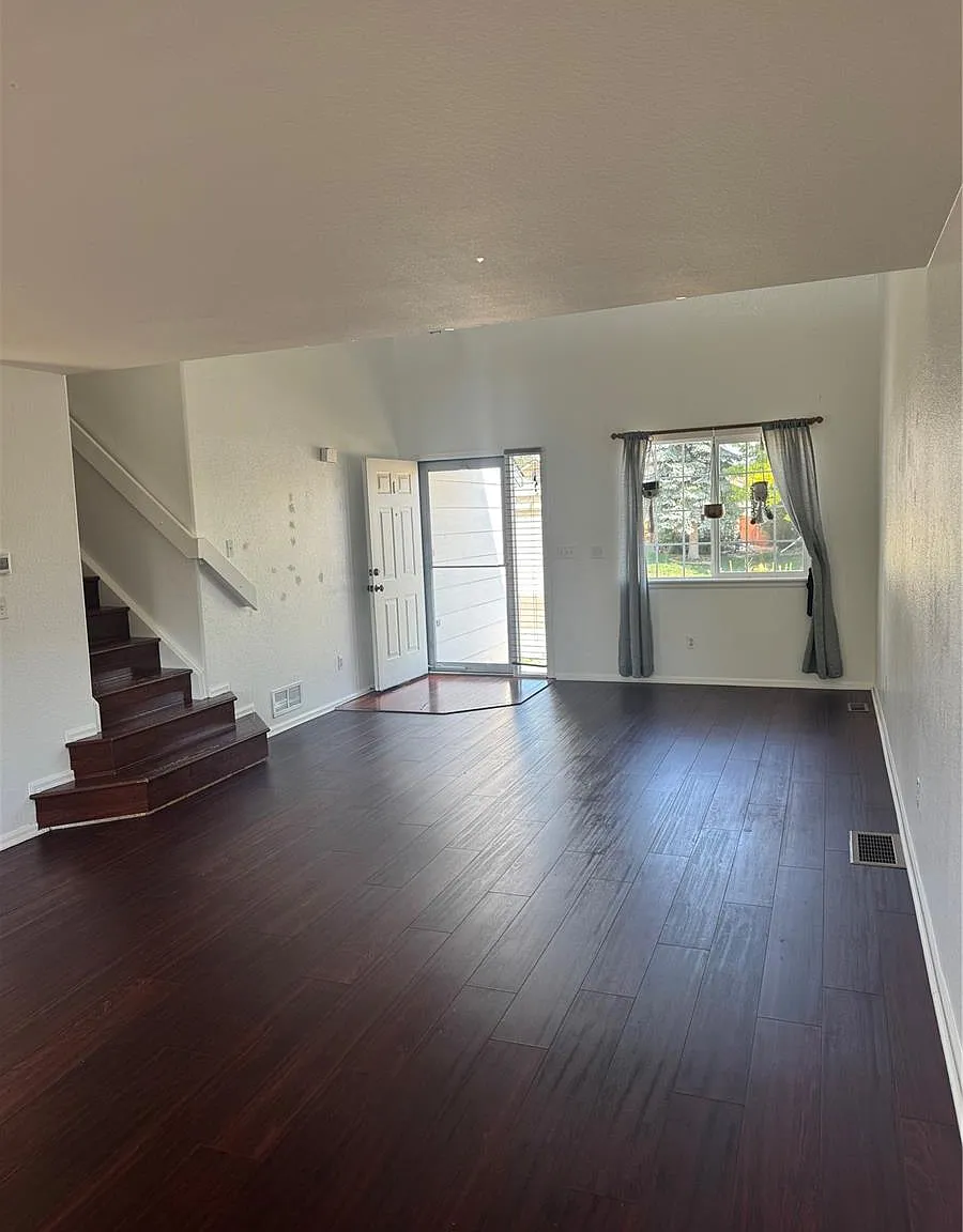 4 bed, 2.5 bath, 2113 sqft, $2,995 — Photo 3