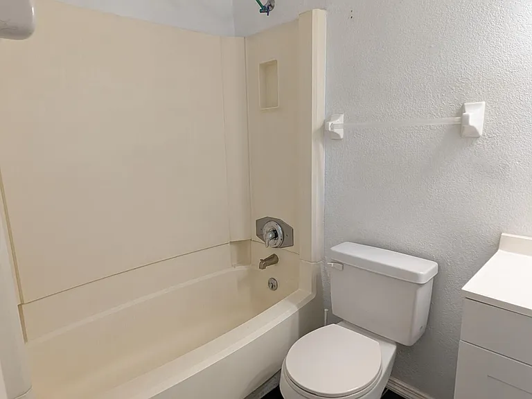 217 Bristol Ln — Photo 15