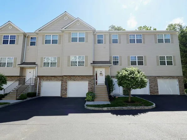 23 Riverview Court #23, Brookfield, CT 06804