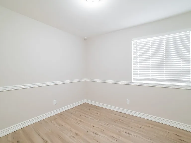 631 W Lindner Ave — Photo 10