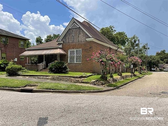 1st image of 461 Cedar Ave