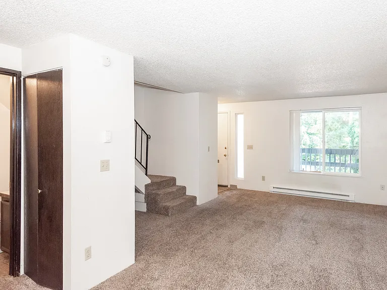 Hallmark Apartments — Photo 11