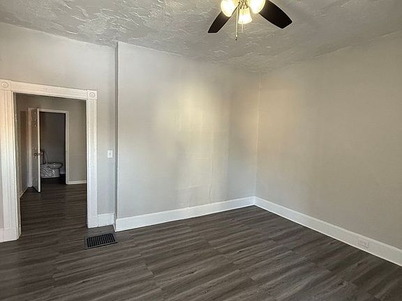 3rd image of 957 Fairbanks Ave