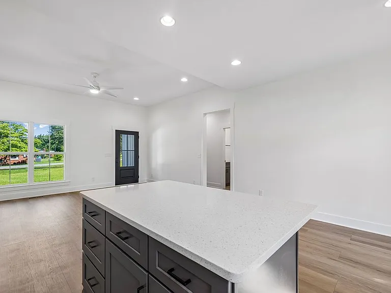 112 Rogers Ave — Photo 25