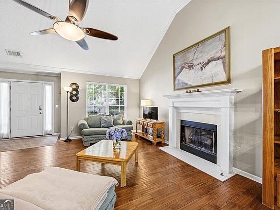 3rd image of 3166 Stinsonville Rd