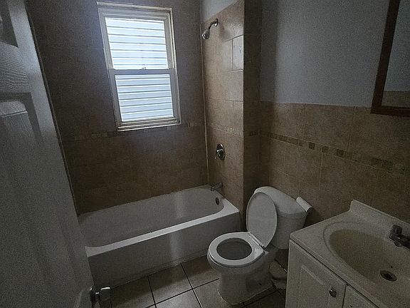 3rd image of 461 Grove St #G1