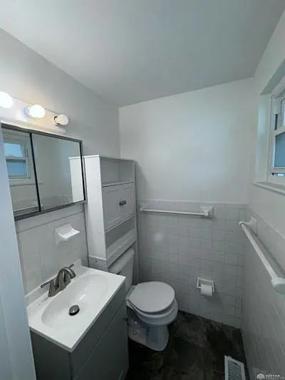 1336 Maplegrove Dr — Photo 14