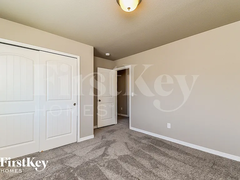 7687 Benecia Dr — Photo 10