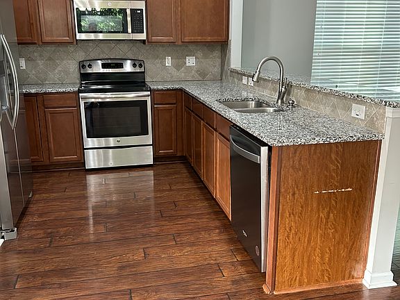 3rd image of 529 Finnegan Ln