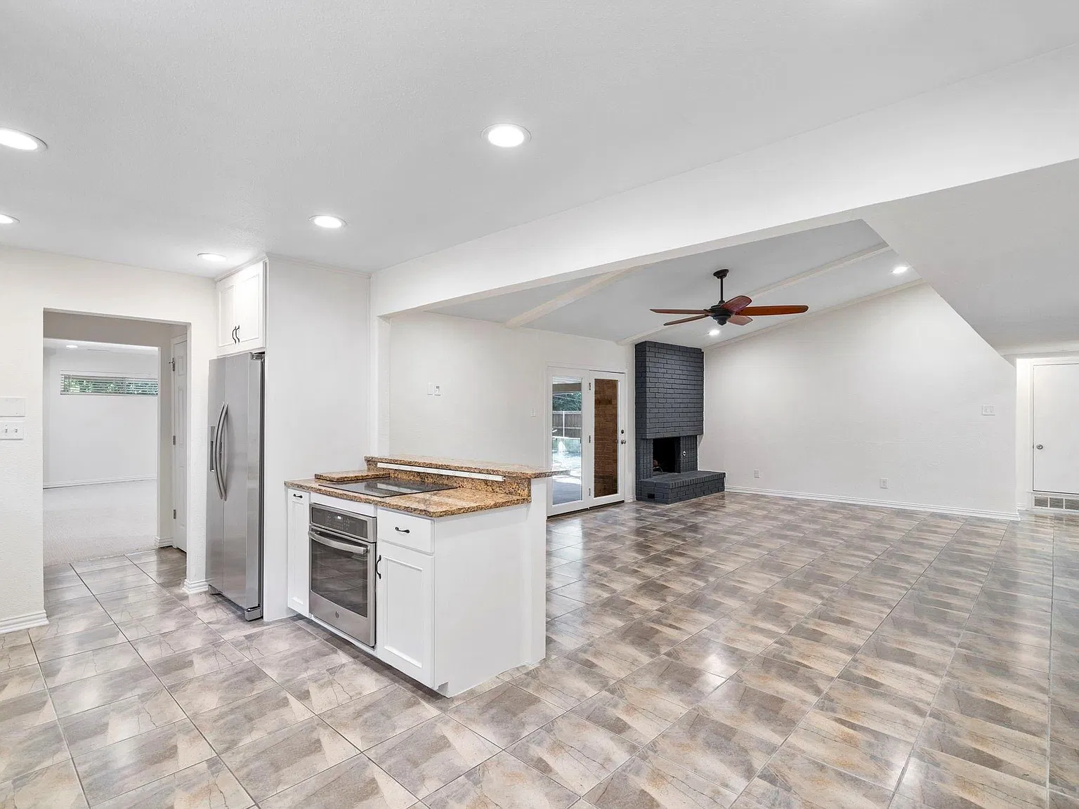 4 bed, 2493 sqft, $5,500 — Photo 3