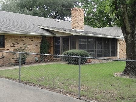 3rd image of 703 E Jacinto St