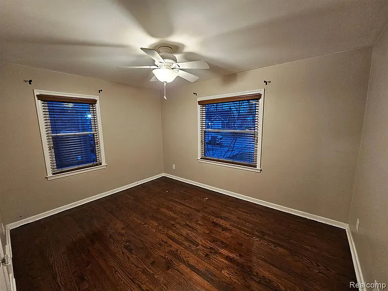 1501 N Silvery Ln — Photo 12